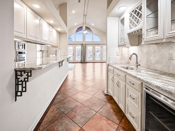 2nd image of 206 Houston Dr