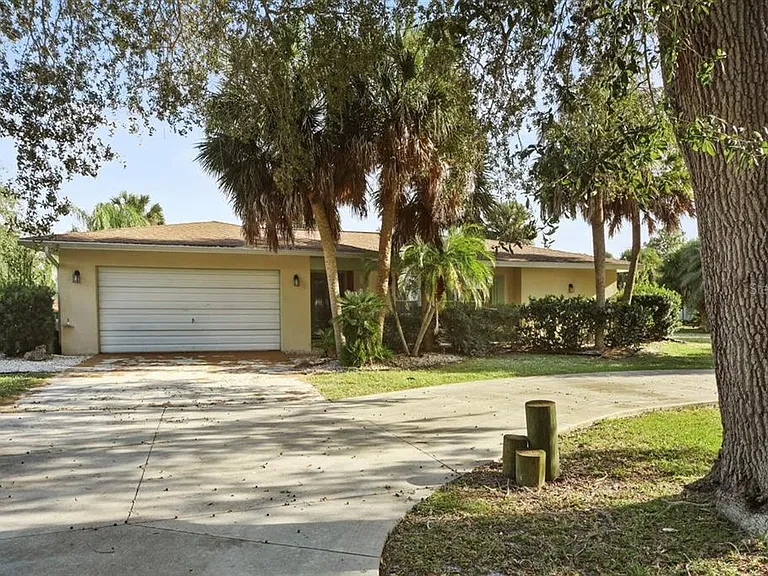 500 Green Dolphin Dr S — Photo 1