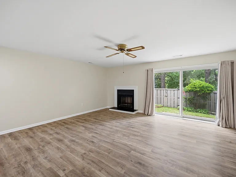 5109 Glenwood Way — Photo 9