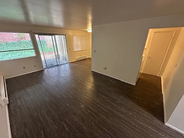 Newport Manor — Photo 4