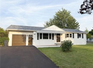 32 Fleetwood Dr, Rochester, NY 14609