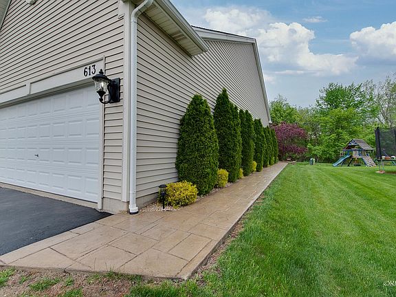 3rd image of 613 Versailles Dr