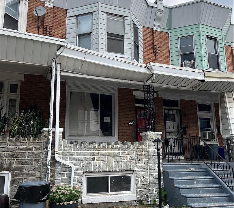 1st image of 2921 W Oxford St #307
