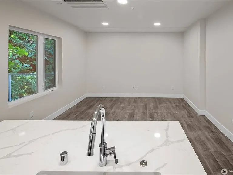 17XX Harbor Ave SW #303 — Photo 11