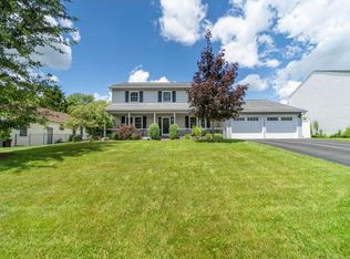 445 Country Knoll Dr, Endwell, NY 13760