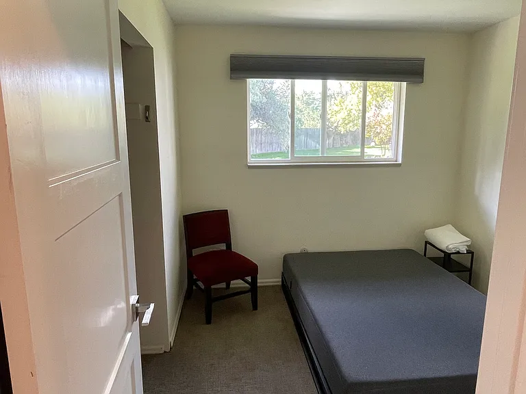 Guest bedroom 1
