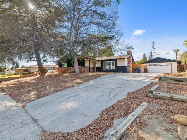 3006 Christmas Tree Ln, Bakersfield, CA 93306
