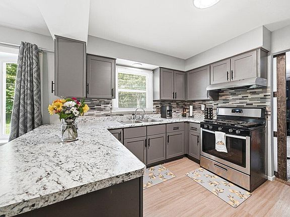 2nd image of 6622 Fairview Ave