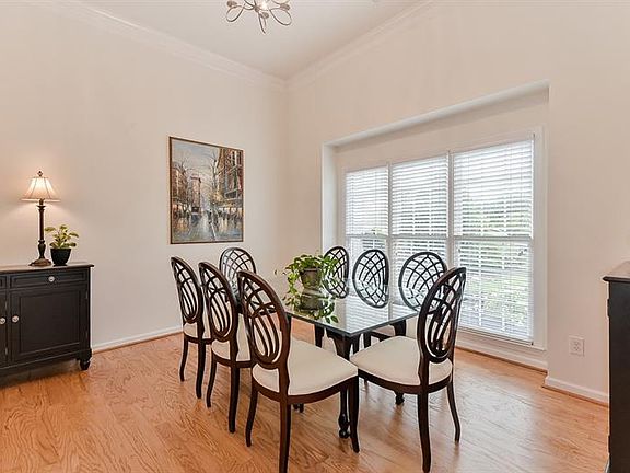2nd image of 275 Somerset Ct