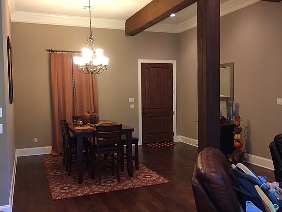 5th image of 100 Versailles Blvd