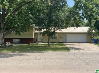 730 2nd Ave SW, Sioux Center, IA 51250