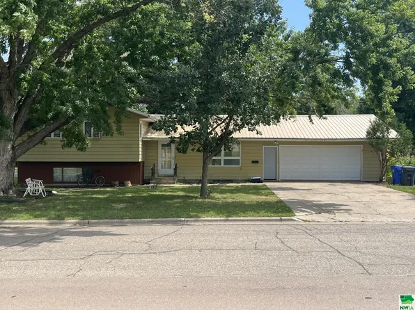 730 2nd Ave SW, Sioux Center, IA 51250