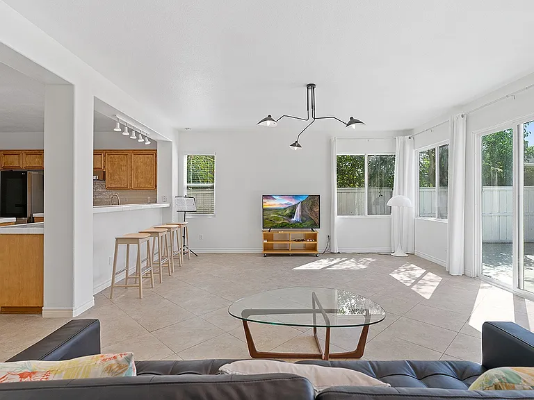 13569 Kiwi Ave — Photo 3