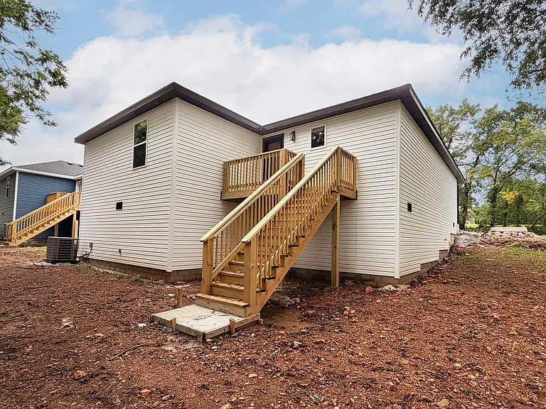 2608 Central St — Photo 8