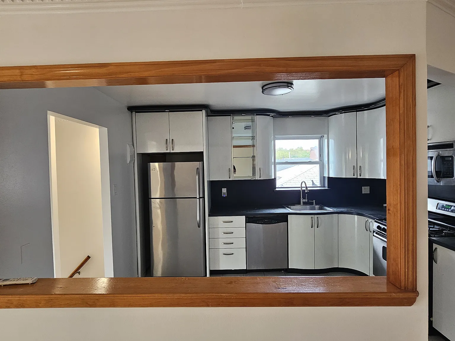 3 bed, 1.5 bath, $3,800 — Photo 2
