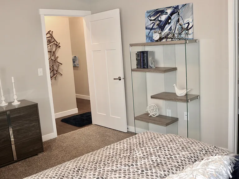 556 E 250 N #206 — Photo 22
