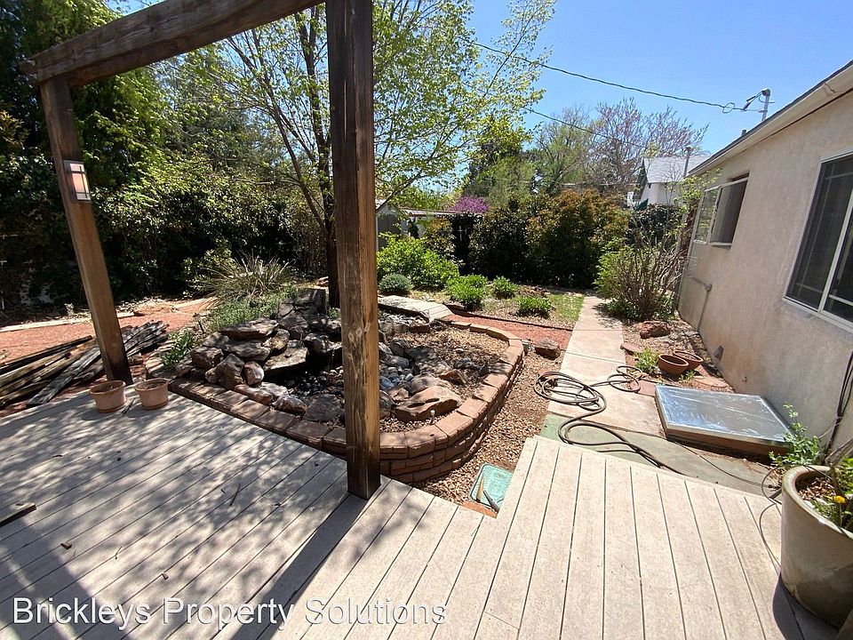 1st image of 724 Solano Dr NE