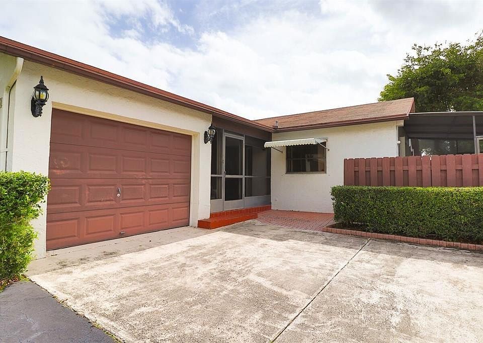 1st image of 5086 Mirror Lakes Boulevard