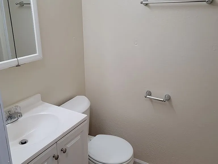 Greenleaf Apartments — Photo 16