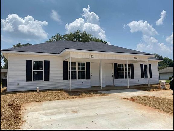 3rd image of 212 Woodcrest Cir