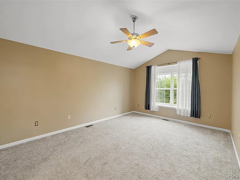 47408 Pembroke Dr — Photo 21