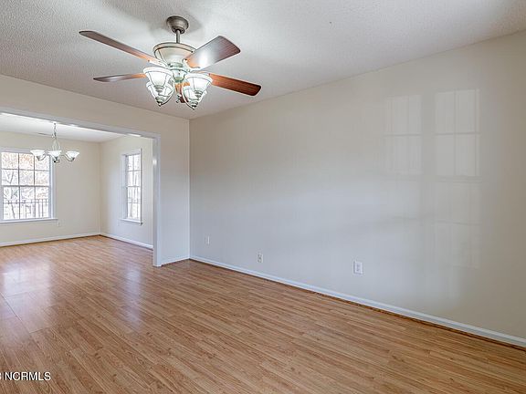 5th image of 110 Ashley Meadow Ln