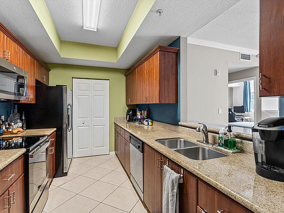 5th image of 3590 Coral Way #707