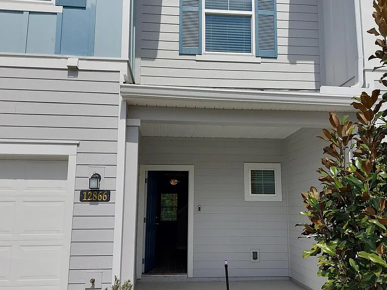 12866 Josslyn Ln — Photo 2