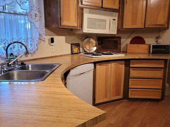 4th image of 19401 N 7th St #150