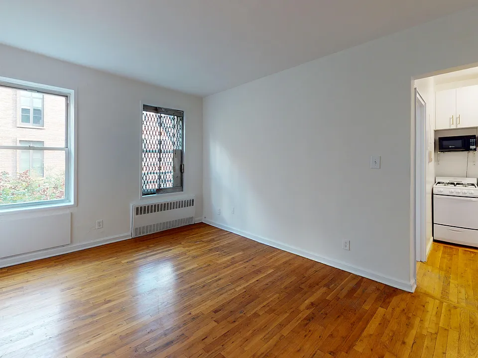 210 Sullivan St #4B