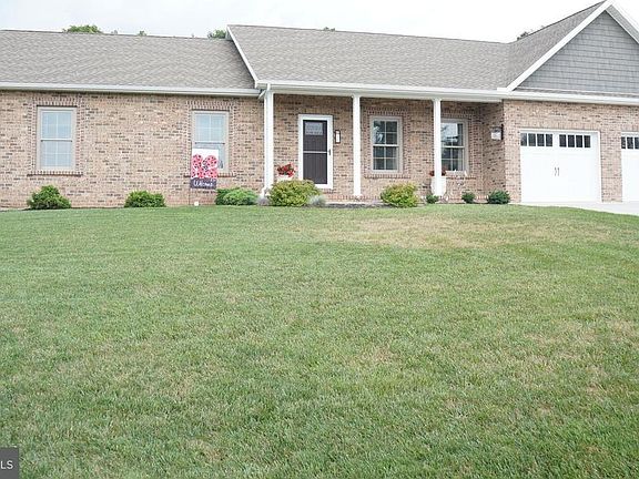 3rd image of 86 Emerald Ln