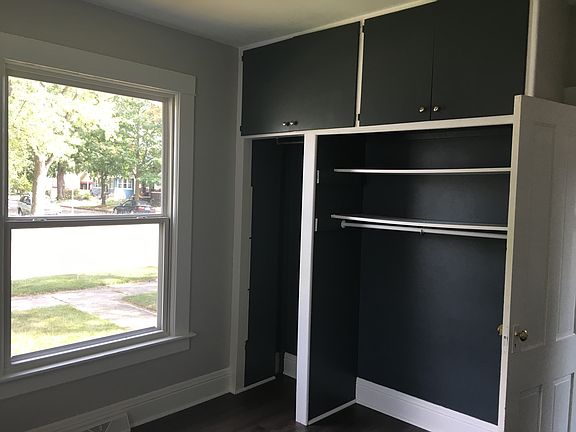 4th image of 301 Plum St