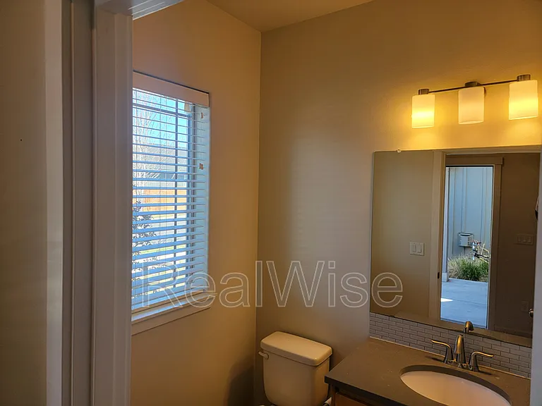 170 NW 30th St — Photo 6