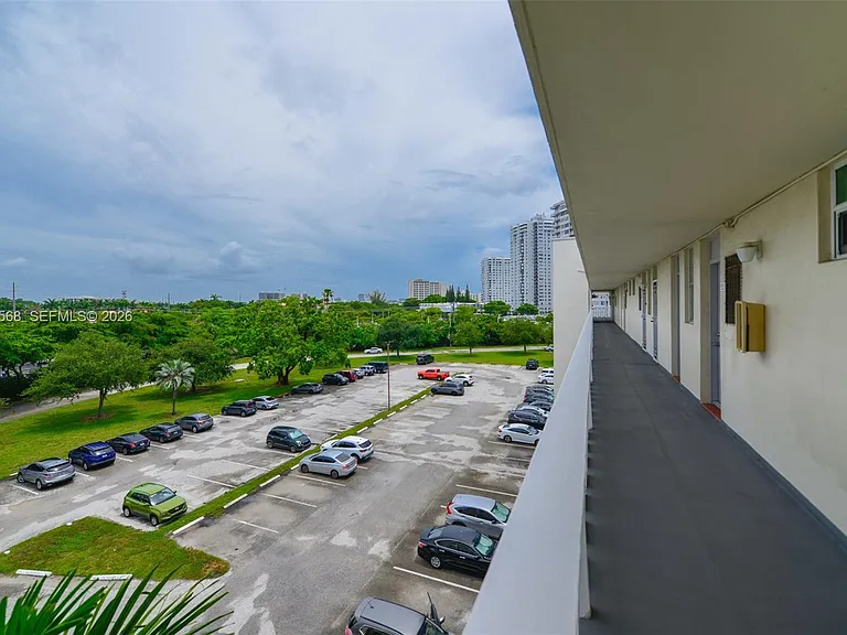 2851 Leonard Dr #J505 — Photo 28