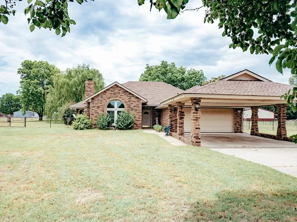 107 Hilltop Dr, Lexington, OK 73051