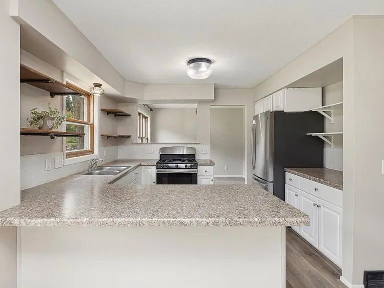 931 Savannah Rd — Photo 4