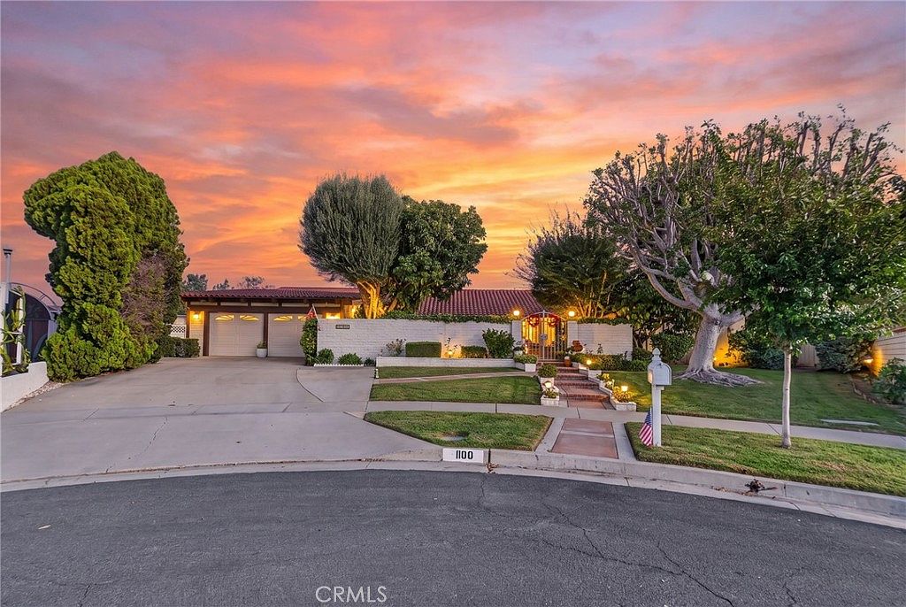 1100 Via Vallarta — Canyon Crest Country Club