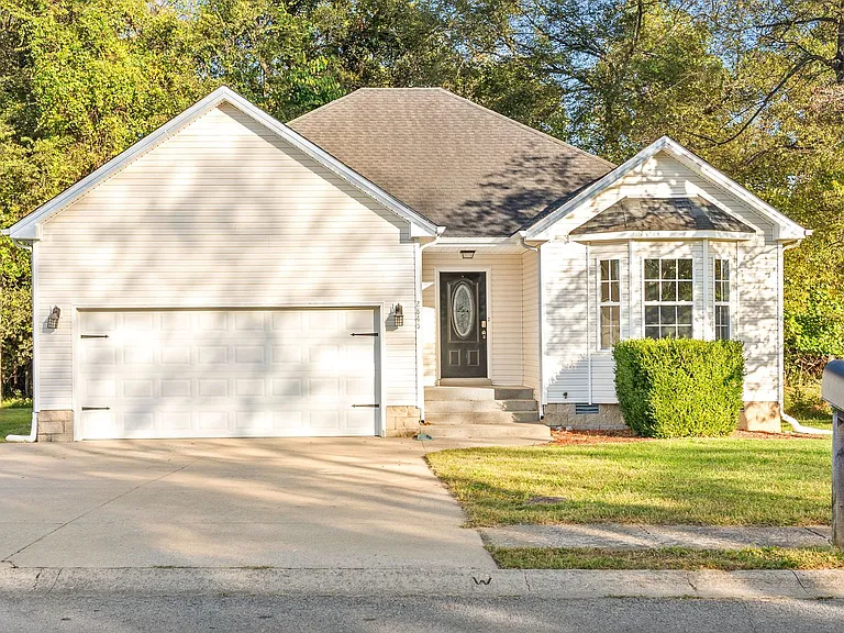 2845 Teakwood Dr — Photo 1