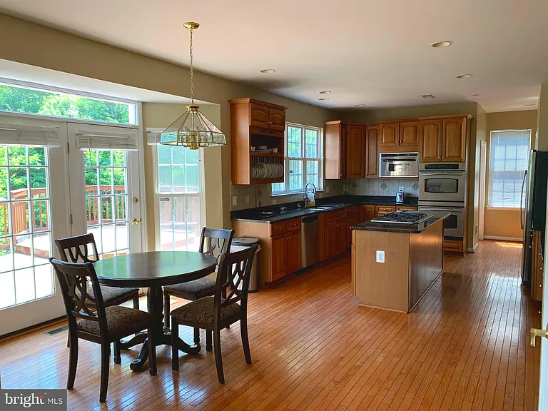17090 Anns Brook Ct — Photo 4