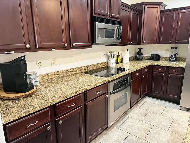 15257 W Old Oak Ln — Photo 8