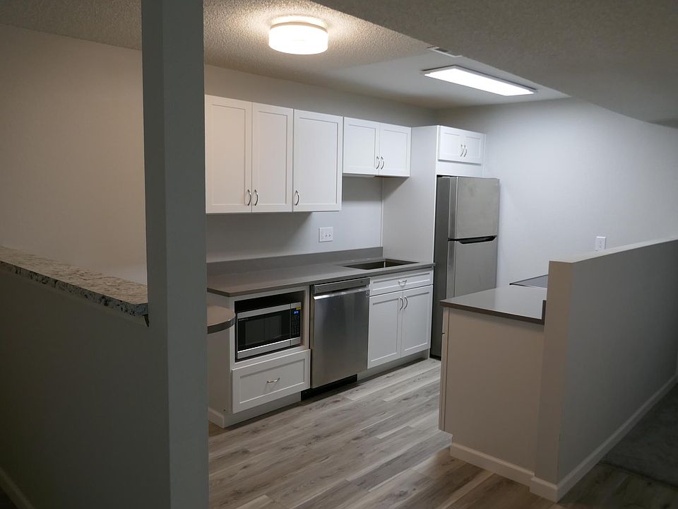 1st image of 1606 Cottonwood Dr APT 12