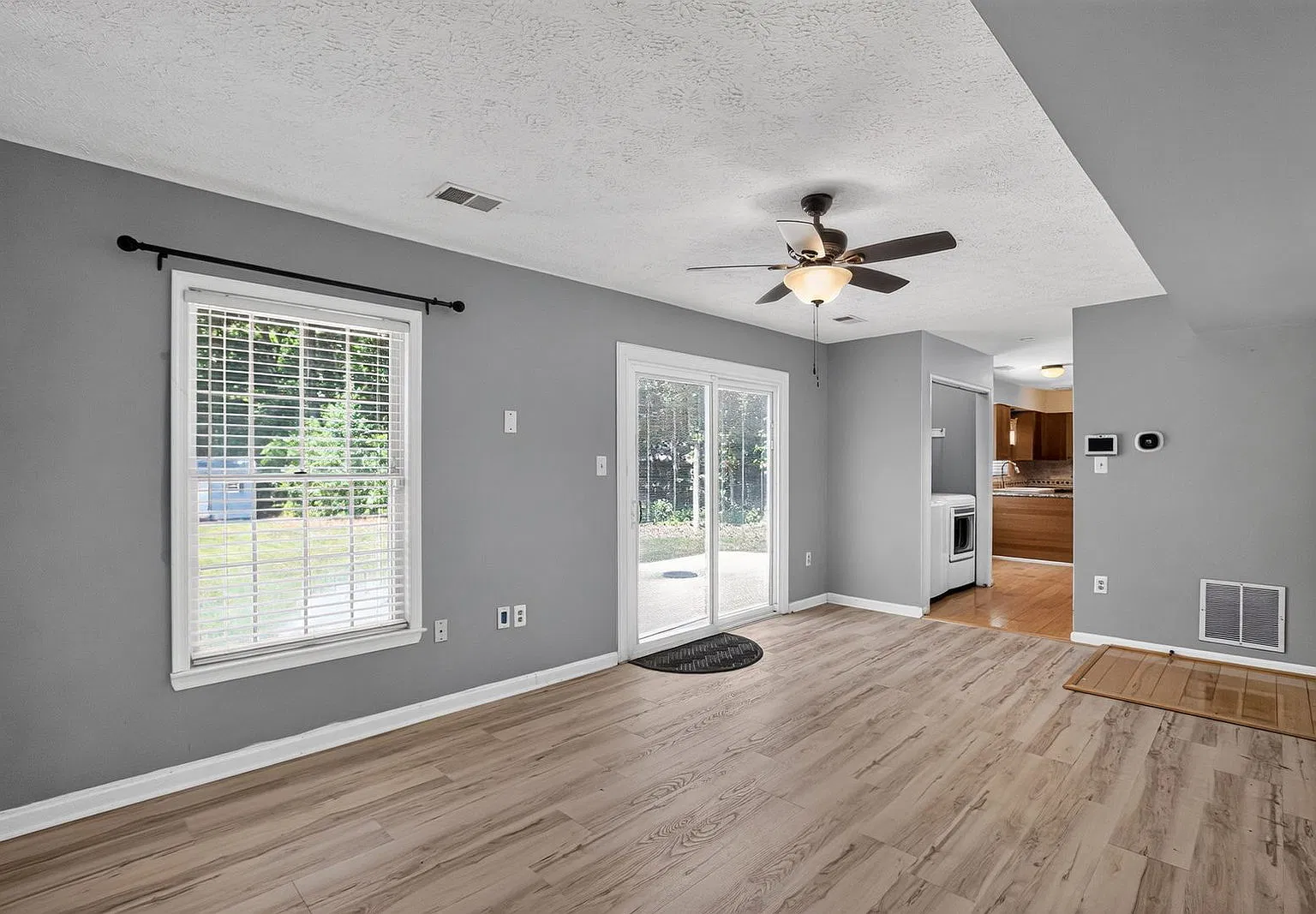 3 bed, 3.0 bath, 2102 sqft, $3,145 — Photo 3