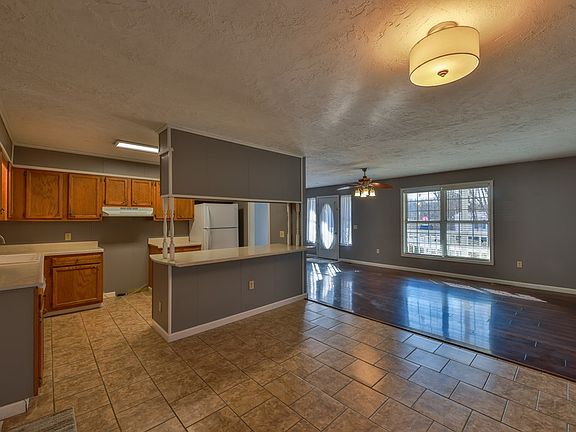 4th image of 124 Cypress Ln