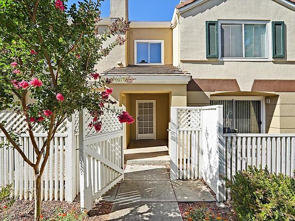 4th image of 6921 Rodling Dr Unit E