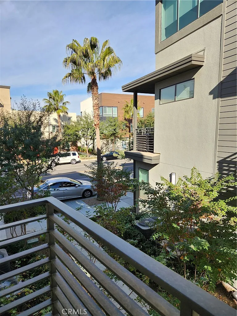 2 bed, 1002 sqft, $3,000 — Photo 2