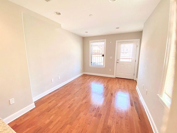 2nd image of 1637 Fontain St #B