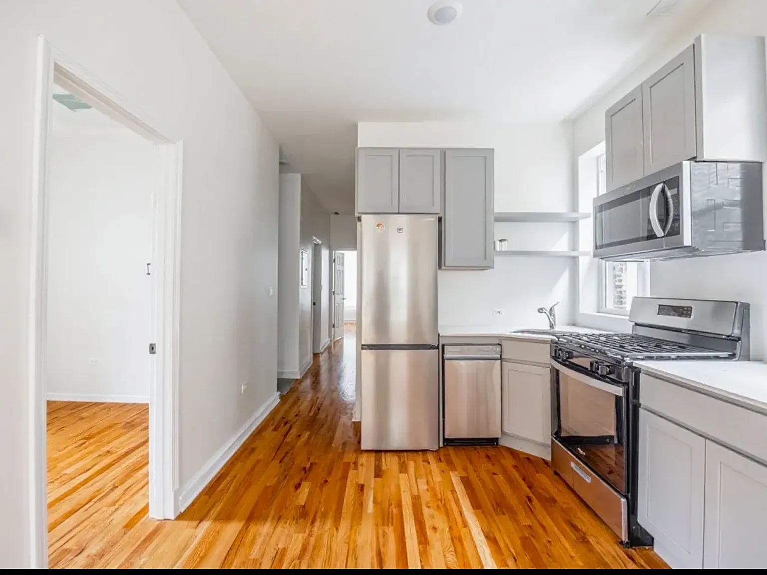 4 bed, $3,600 — Photo 3