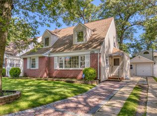 424 Columbia Ave, Rockville Centre, NY 11570