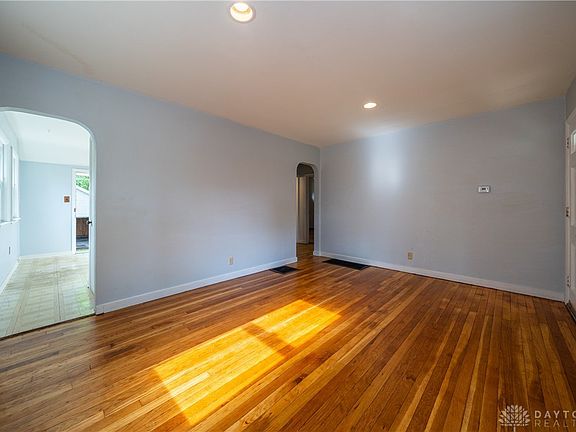 4th image of 4220 Cleveland Ave