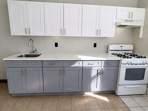 2nd image of 152 S Durand Pl #1